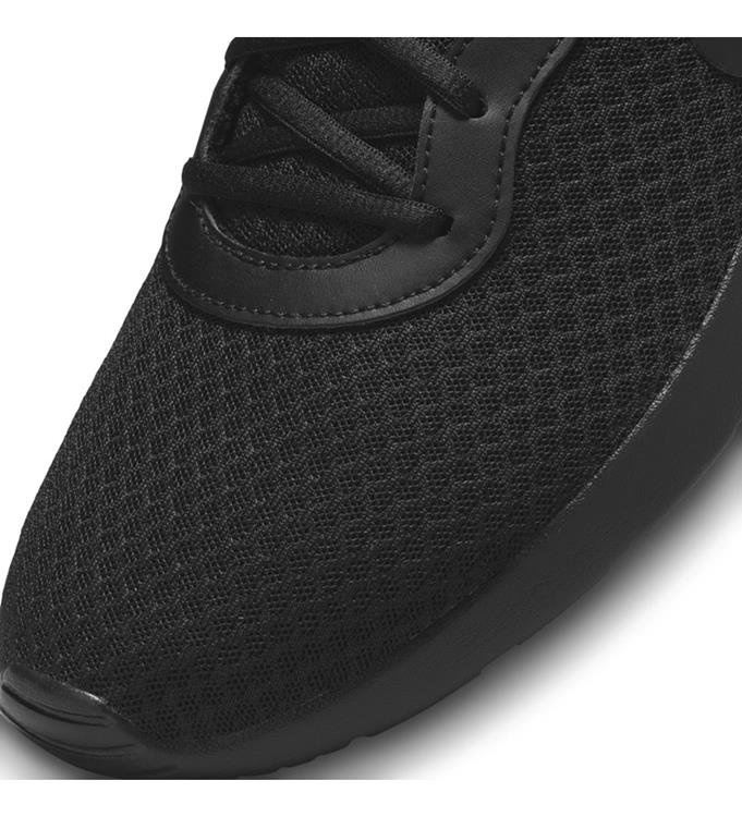 Nike Men Tanjun Sneakers