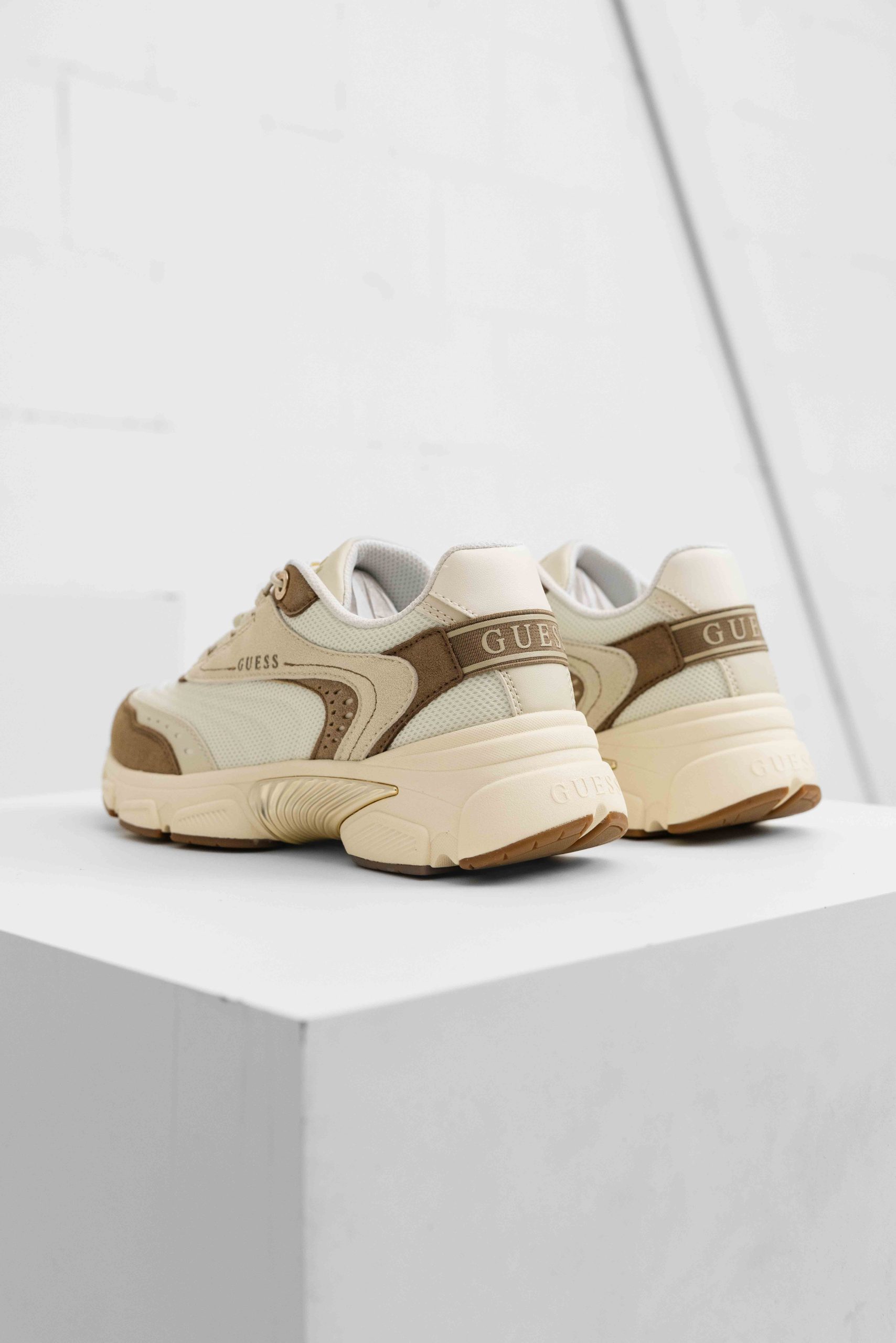 Guess Imeri Sneakers Dames Wit/Bruin