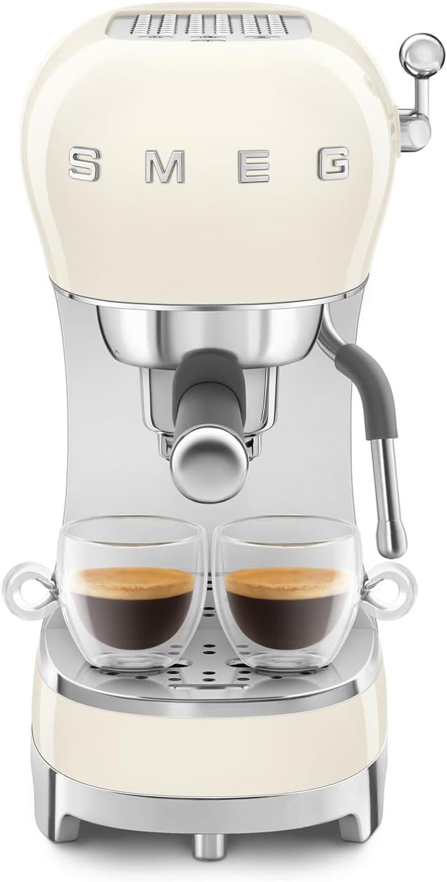 Smeg, Machine à Café Expresso Manuelle ECF02CREU, Système Thermoblock et Buse Vapeur, 4 Fonctions Expresso, Plateau Amovible, Porte Filtre, Réservoir d'Eau 1 L, Dimensions Compactes, 1350W, Crème