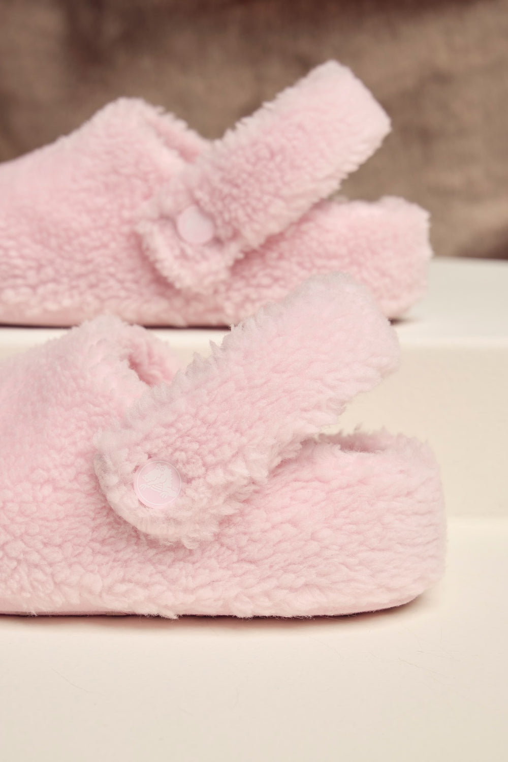 Køb Crocs Pink Milk Classic Cozzzy Slipper
