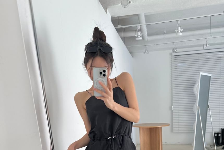 Coris - Spaghettibandjes, effen jumpsuit met open rug en strikbandjes
