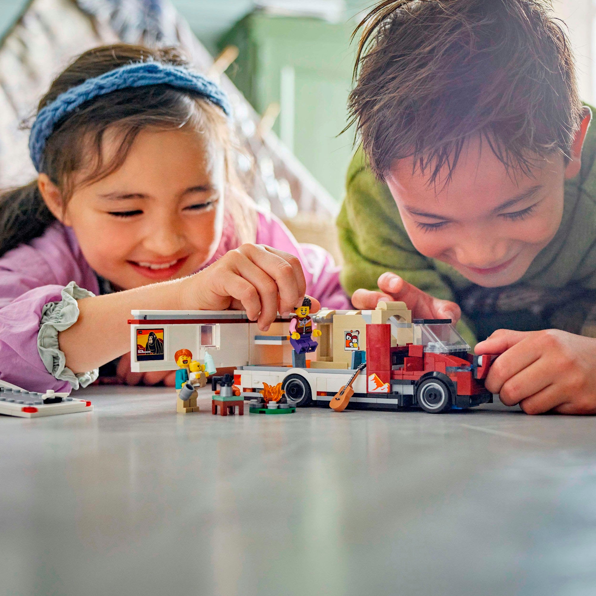 LEGO® Konstruktionsspielsteine »Abenteuer-Wohnmobil (60454), LEGO City« Made in Europe