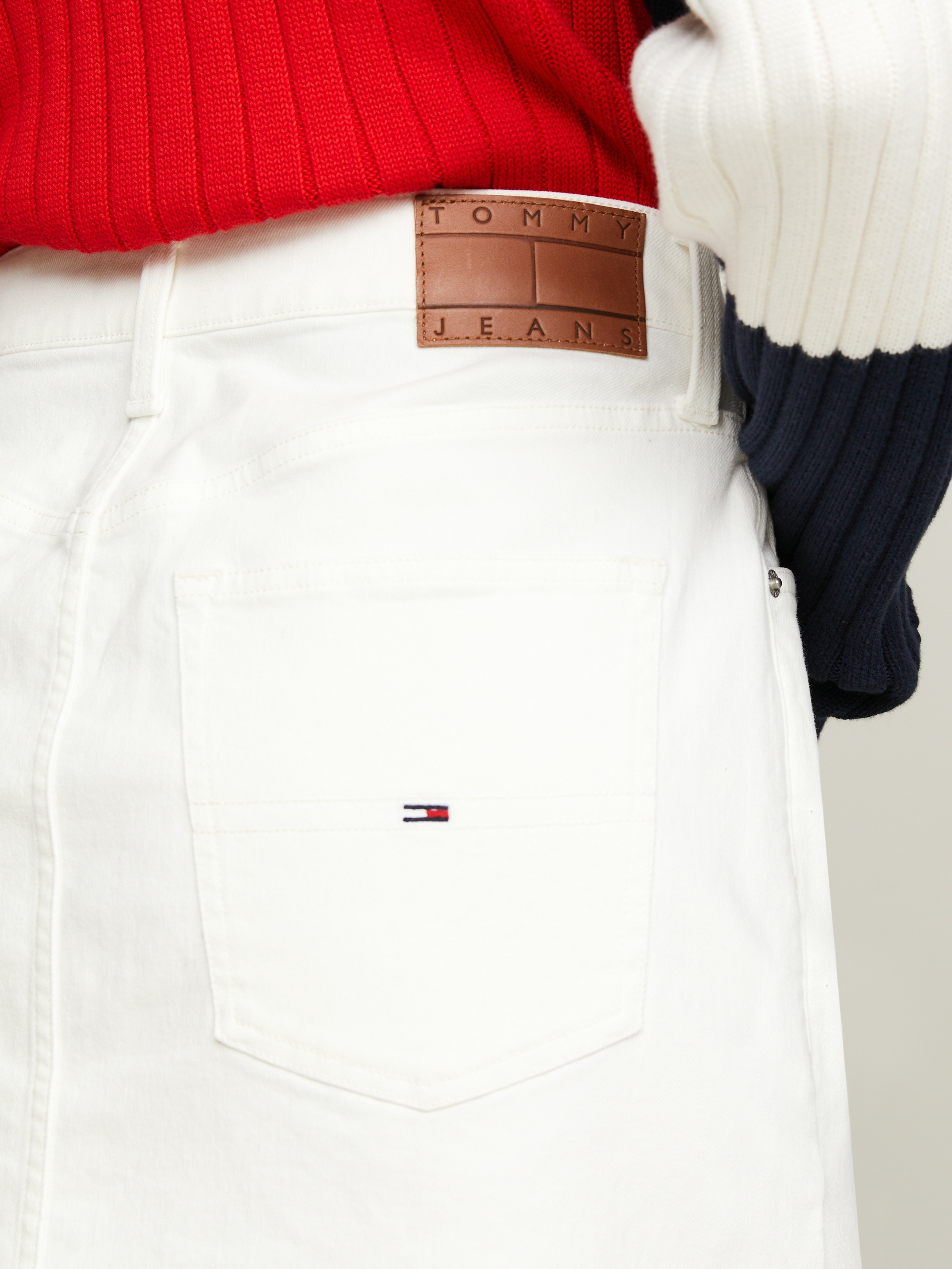 Tommy Jeans Bleistiftrock »TJW GMD IZZIE BF SKIRT«, Webrock Mit Tommy Jeans Markenlabel