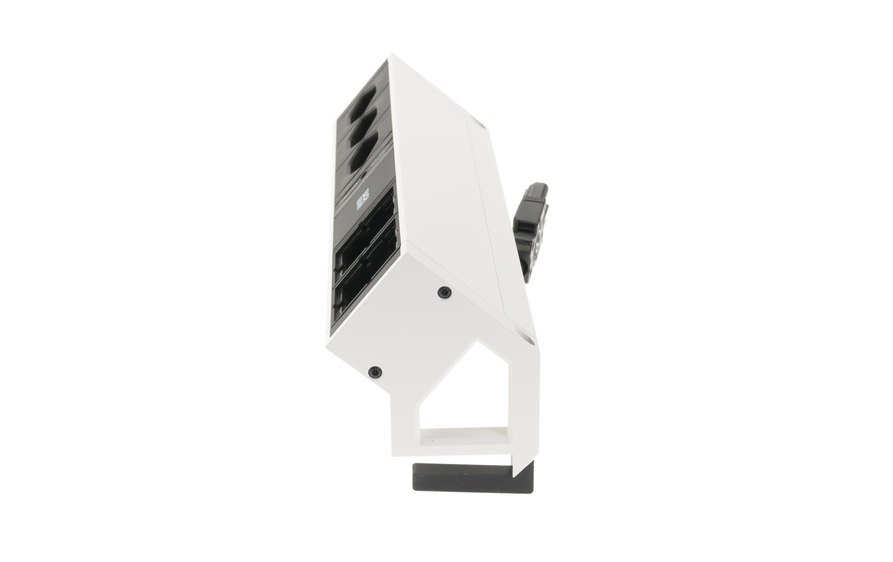Tischsteckdosenleiste DESK 2 3x T13, 2x ABD<br>Steckdosenleiste, 2x T13 Buchsen 90°, 1x Custom, lackiert in RAL 9010 weiss