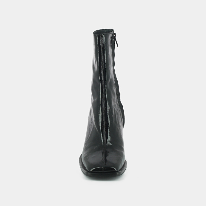 Boots à talons décrochés et bouts carrés  en cuir vernis plissé noir