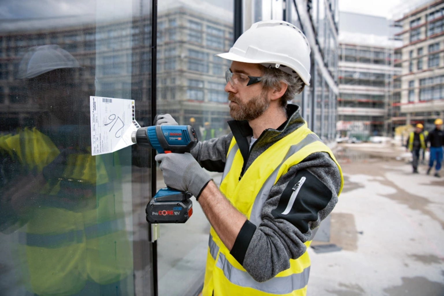 Bosch Professional  GHG 18V-50 Akku-Heißluftgebläse    Kompaktes Heißluftgebläse für die Unterstützung unterwegs