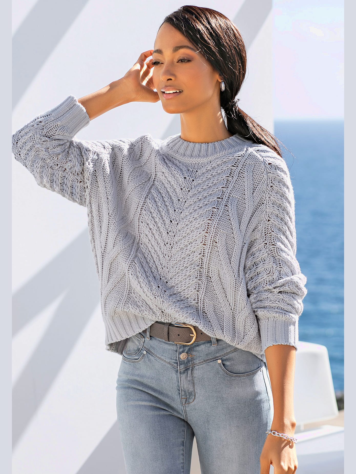 Pull ajouré superbe motif ajouré devant