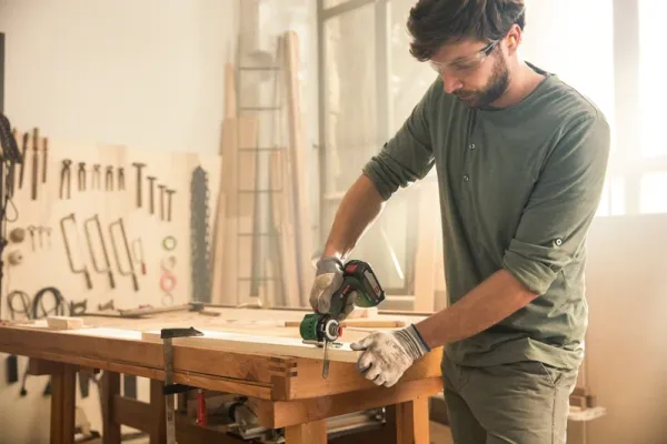 Bosch AKKUMULTISAV ADVANCEDCUT 18V 2,5AH