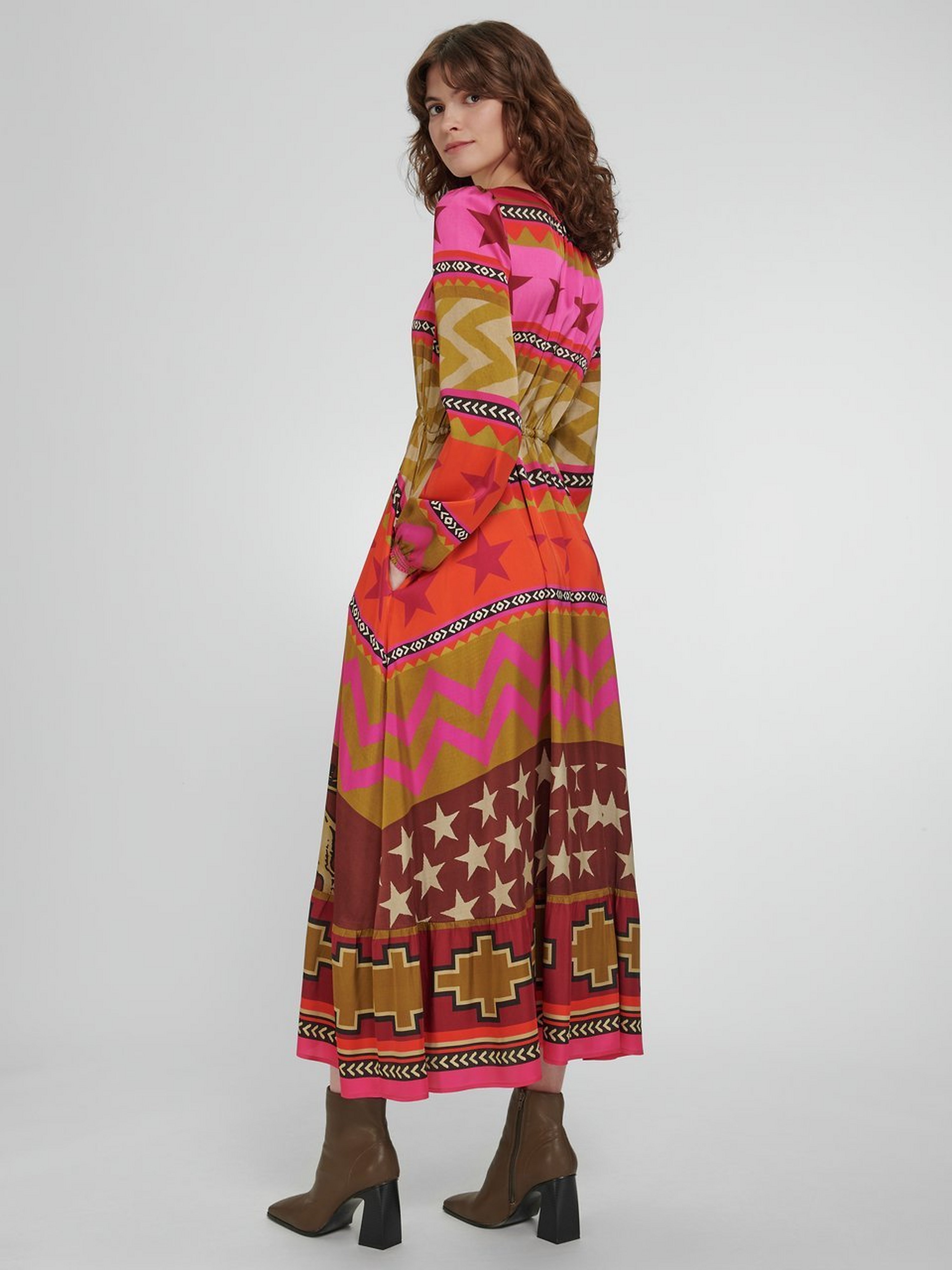 Kleid mit V-Ausschnitt