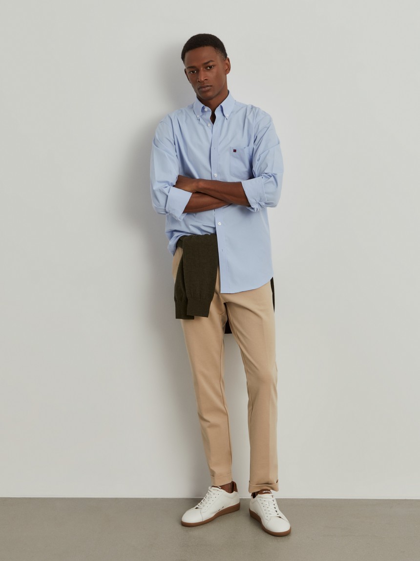 Camisa regular fit de algodão em cor lisa