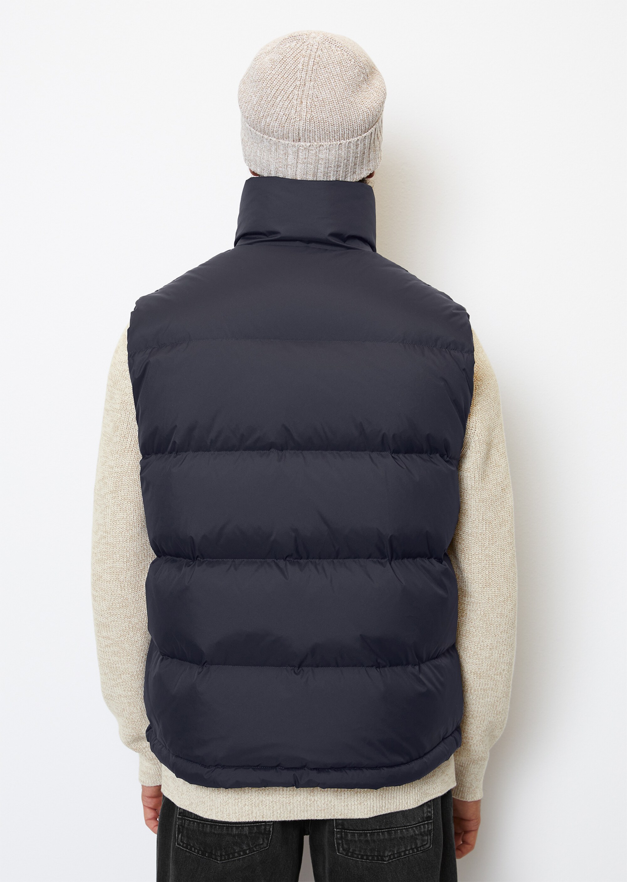 Daunenweste regular mit matter Oberfläche aus recyceltem Polyester