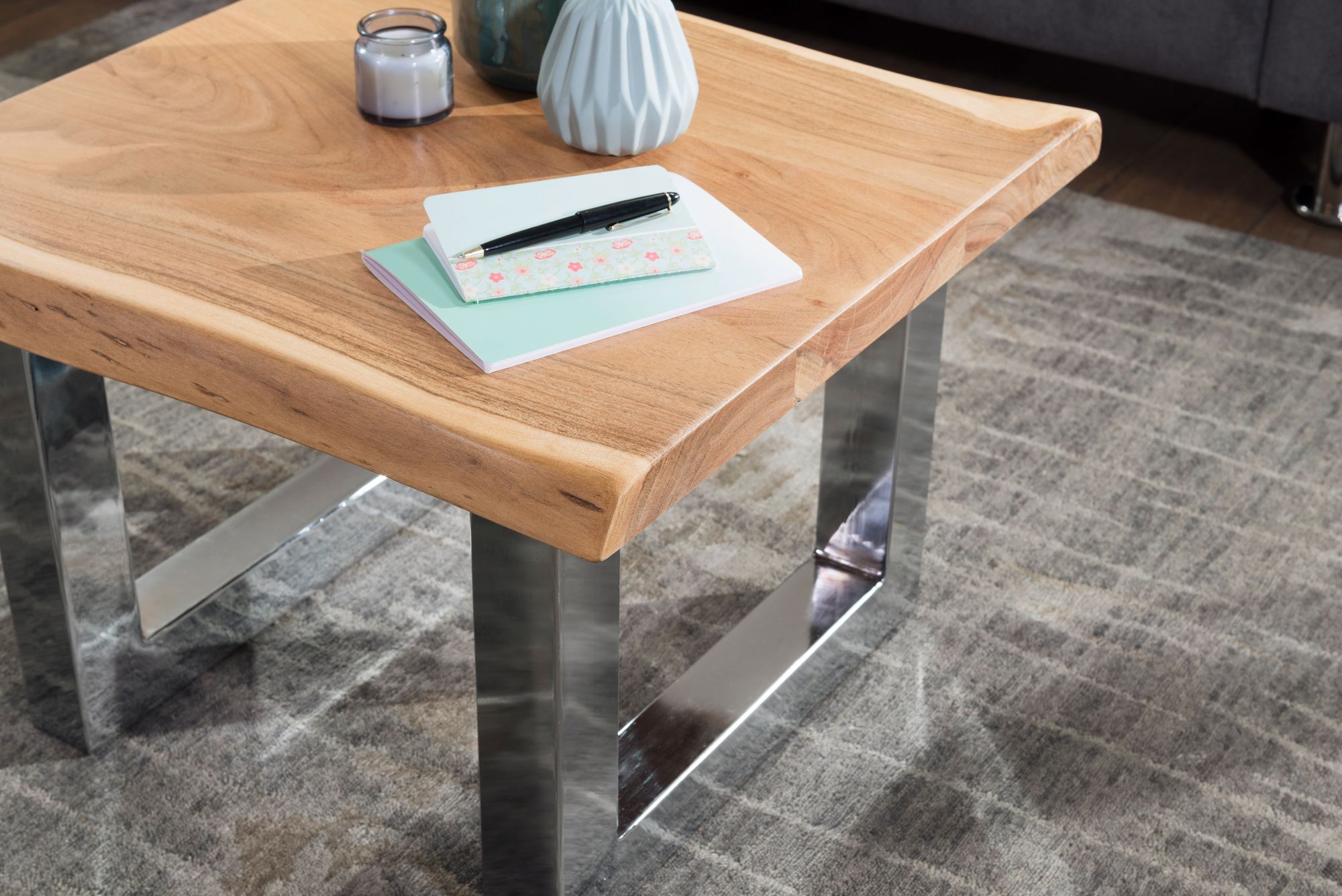 Couchtisch FineBuy Akazie Wohnzimmertisch Holz Massiv Baumkante Sofatisch Klein
