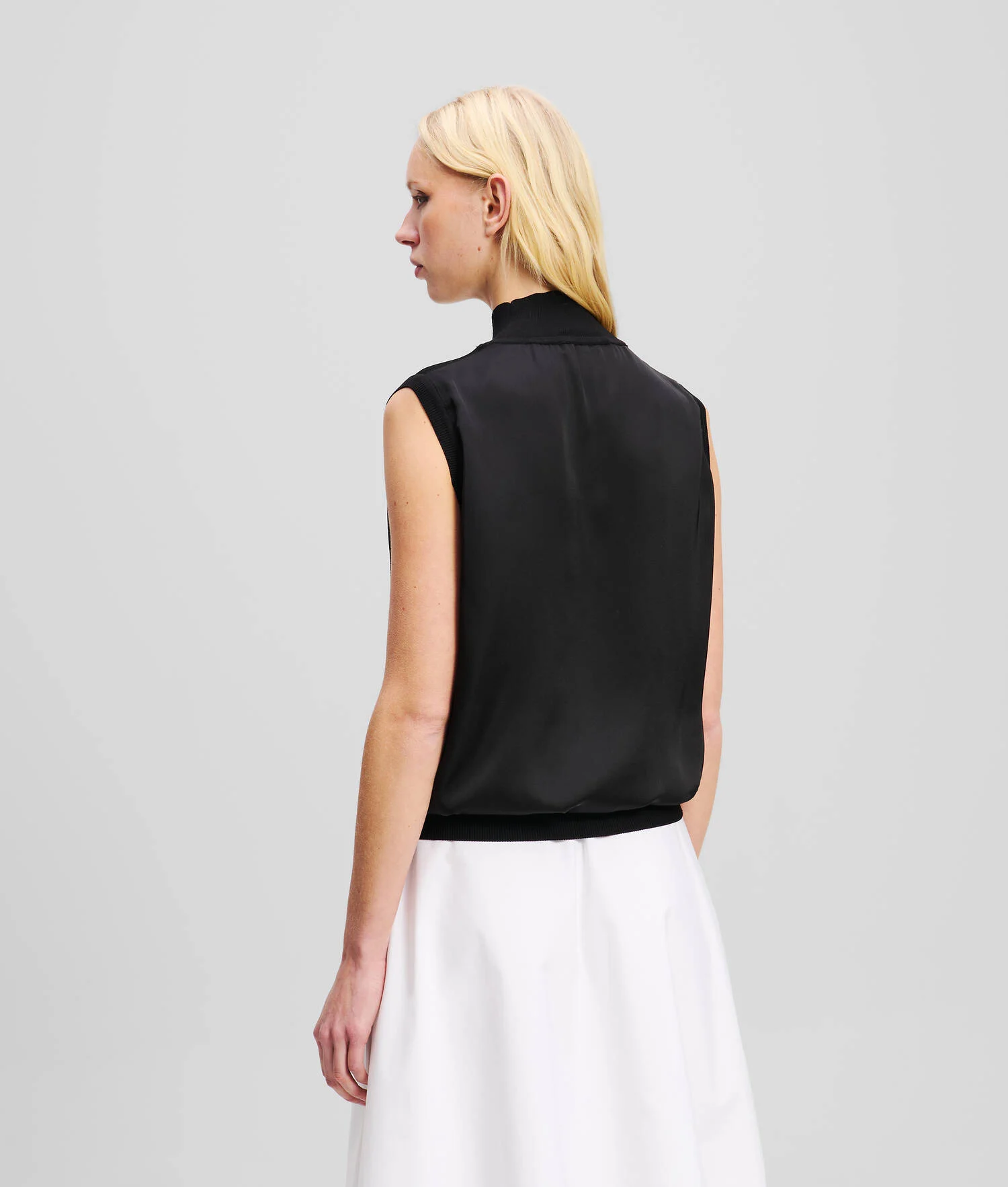 TOP SATIN SANS MANCHES - Noir
