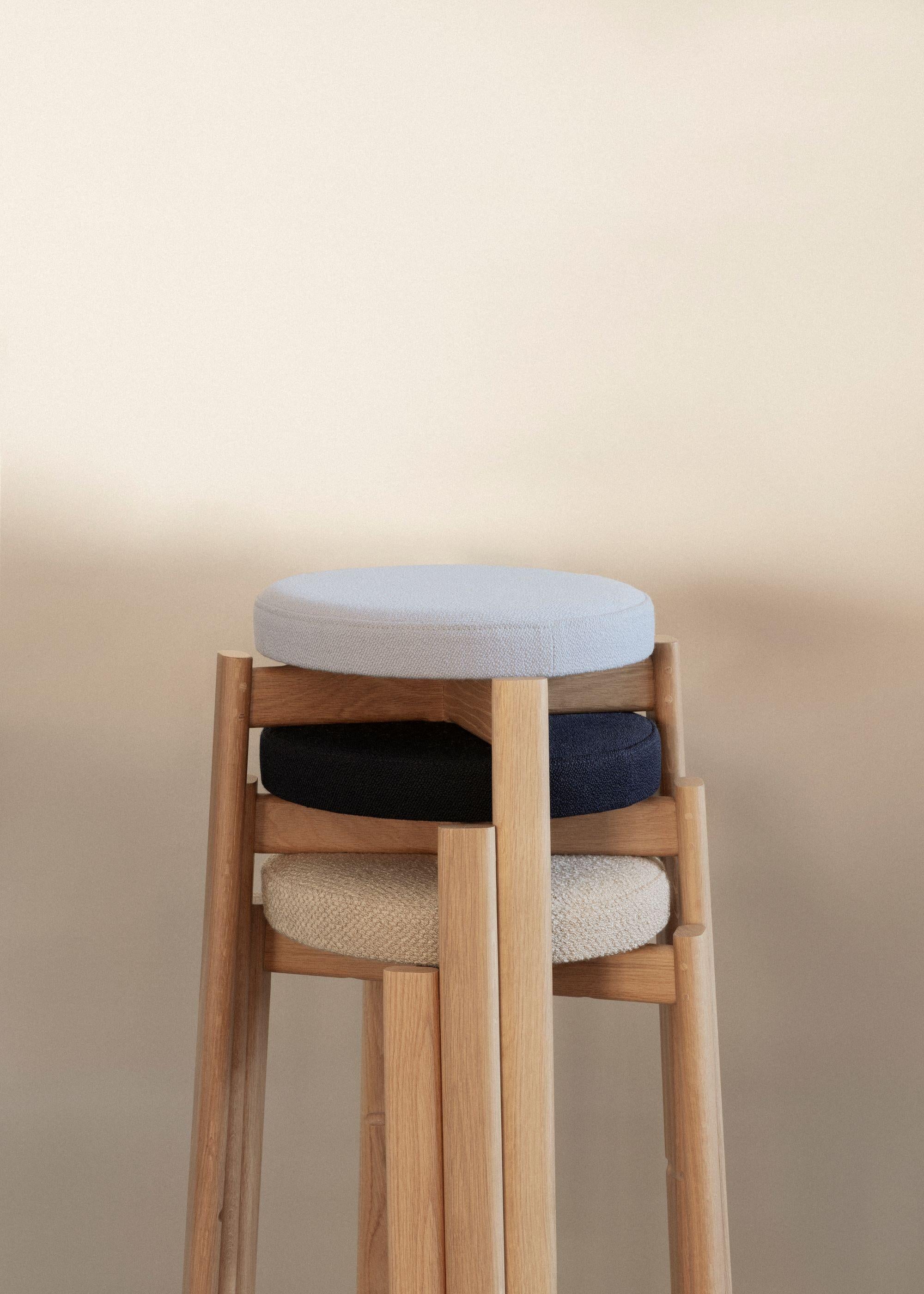 Passage kruk H48 naturel eiken Bouclé Beige 02