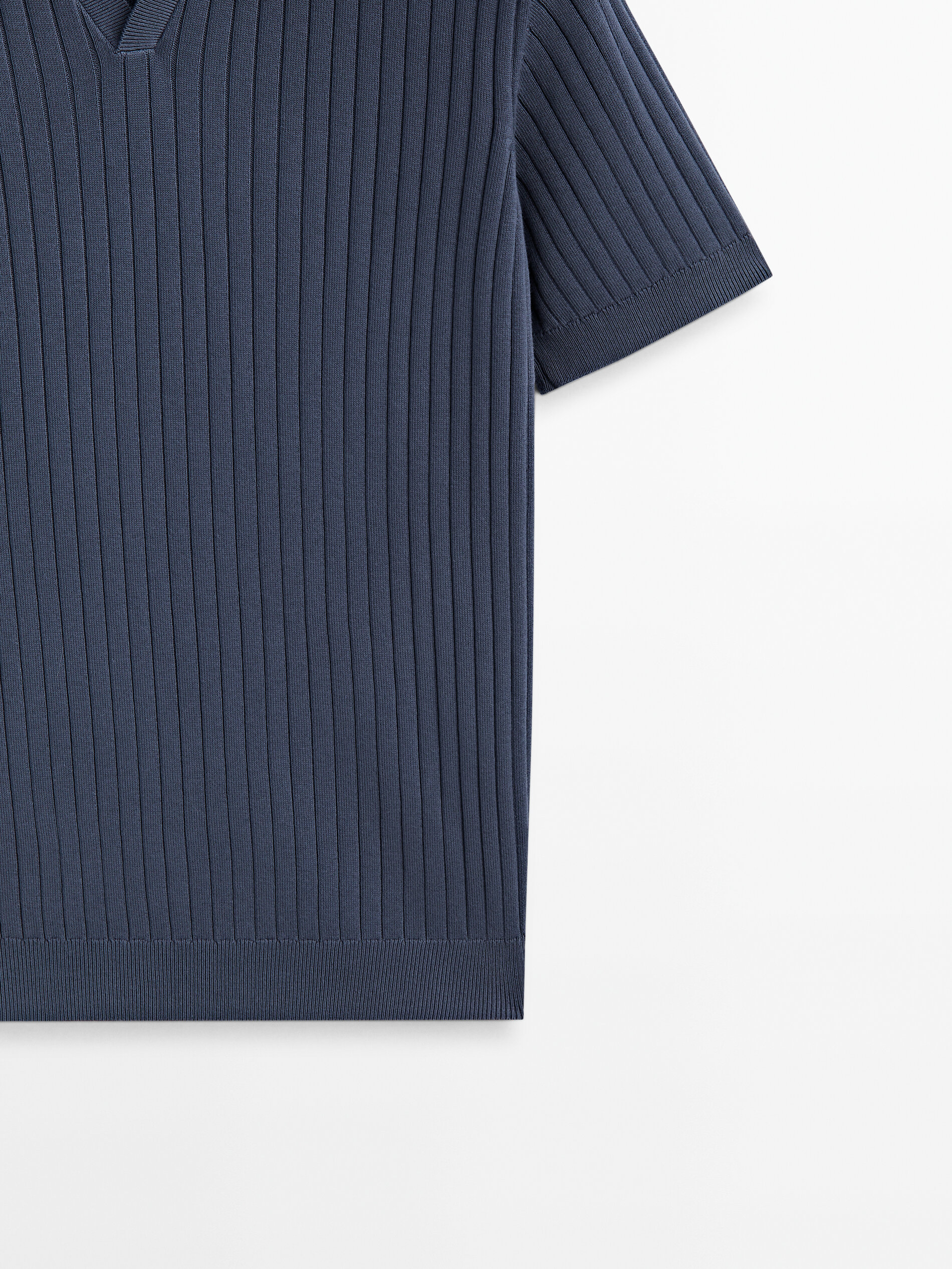 Camisa polo com canaletas curtas - Azul escuro