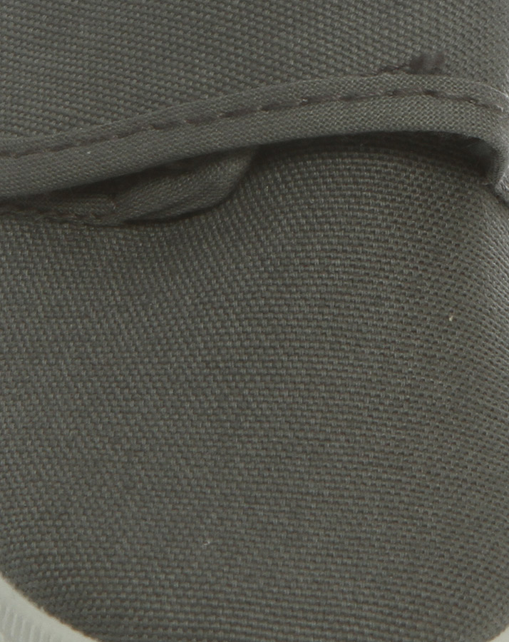 Stoffschuhe mit Klettverschluss in grau