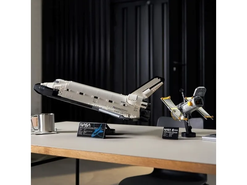 LEGO Creator Expert 10283 NASA Space Shuttle Discovery