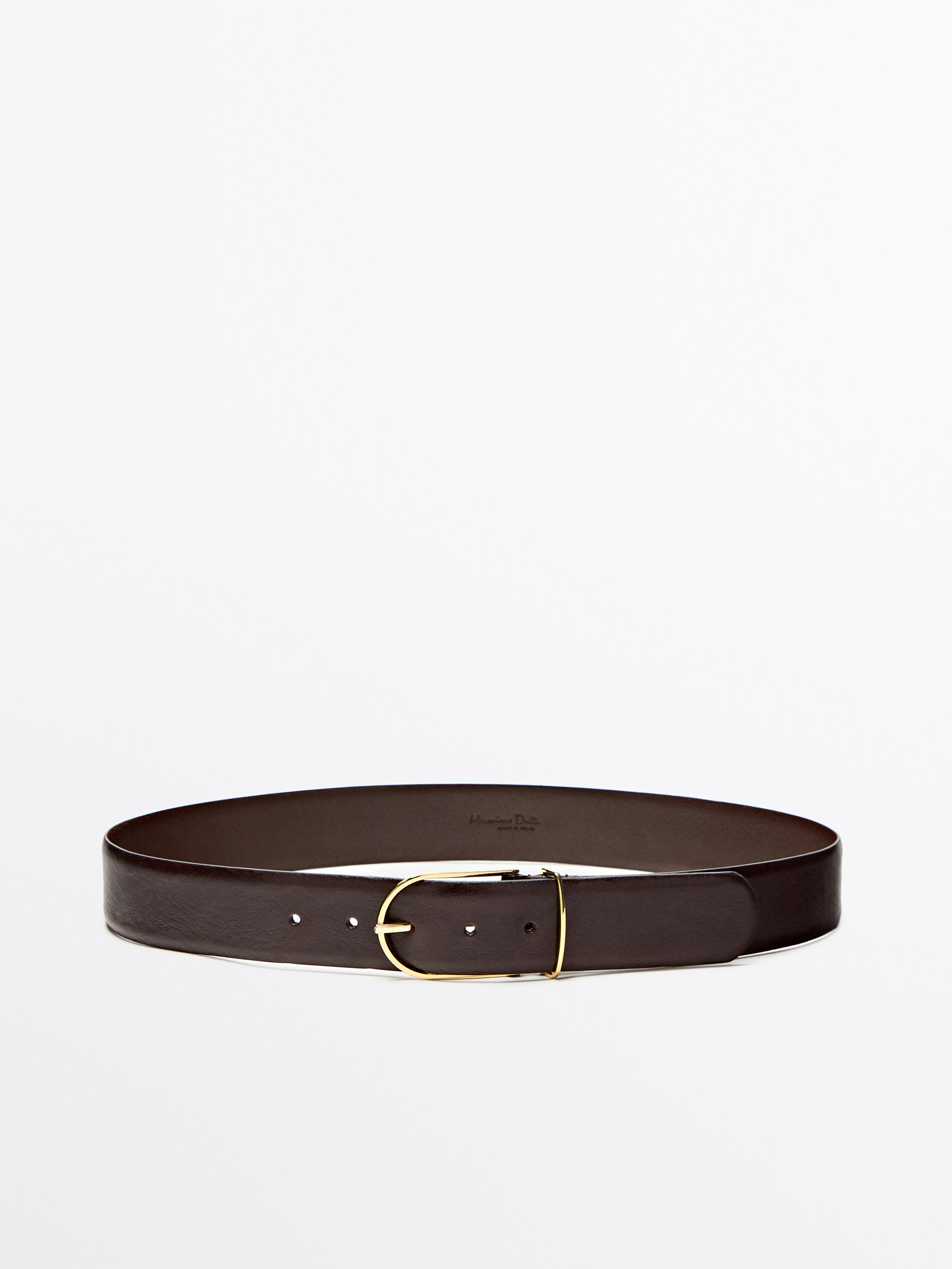 Cinto de couro com fivela dourada - MARROM