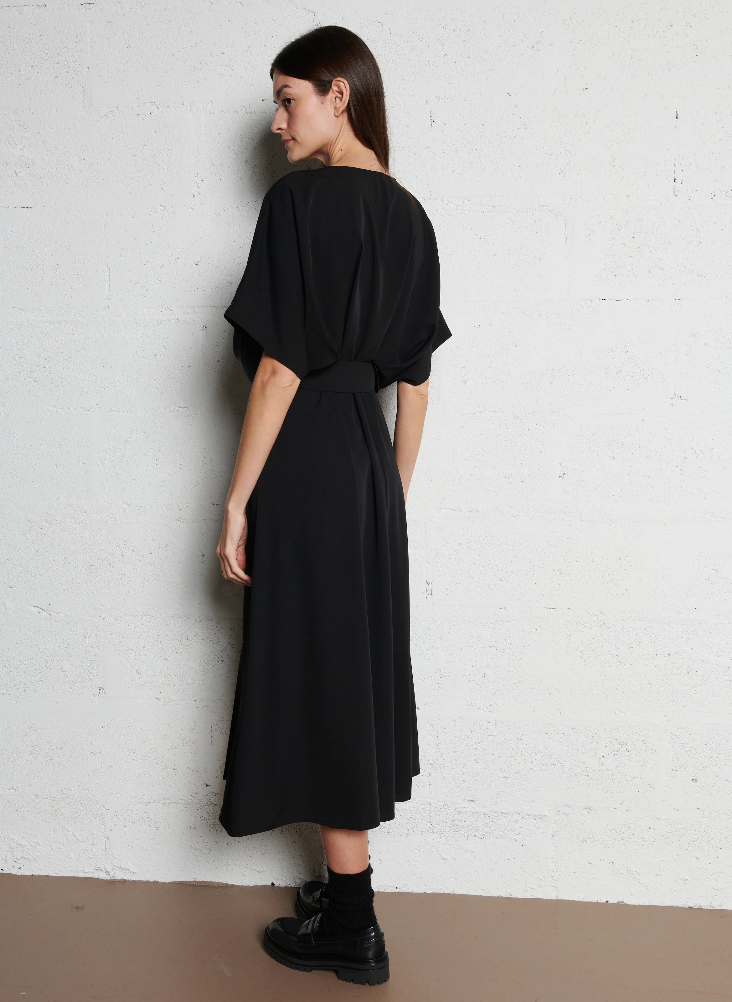 Robe longue col rond ceinturée | Noir