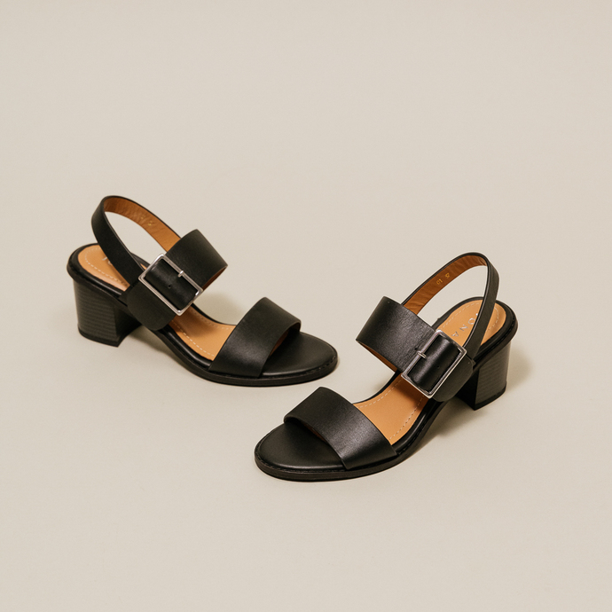 Sandales à talons et brides  en cuir noir
