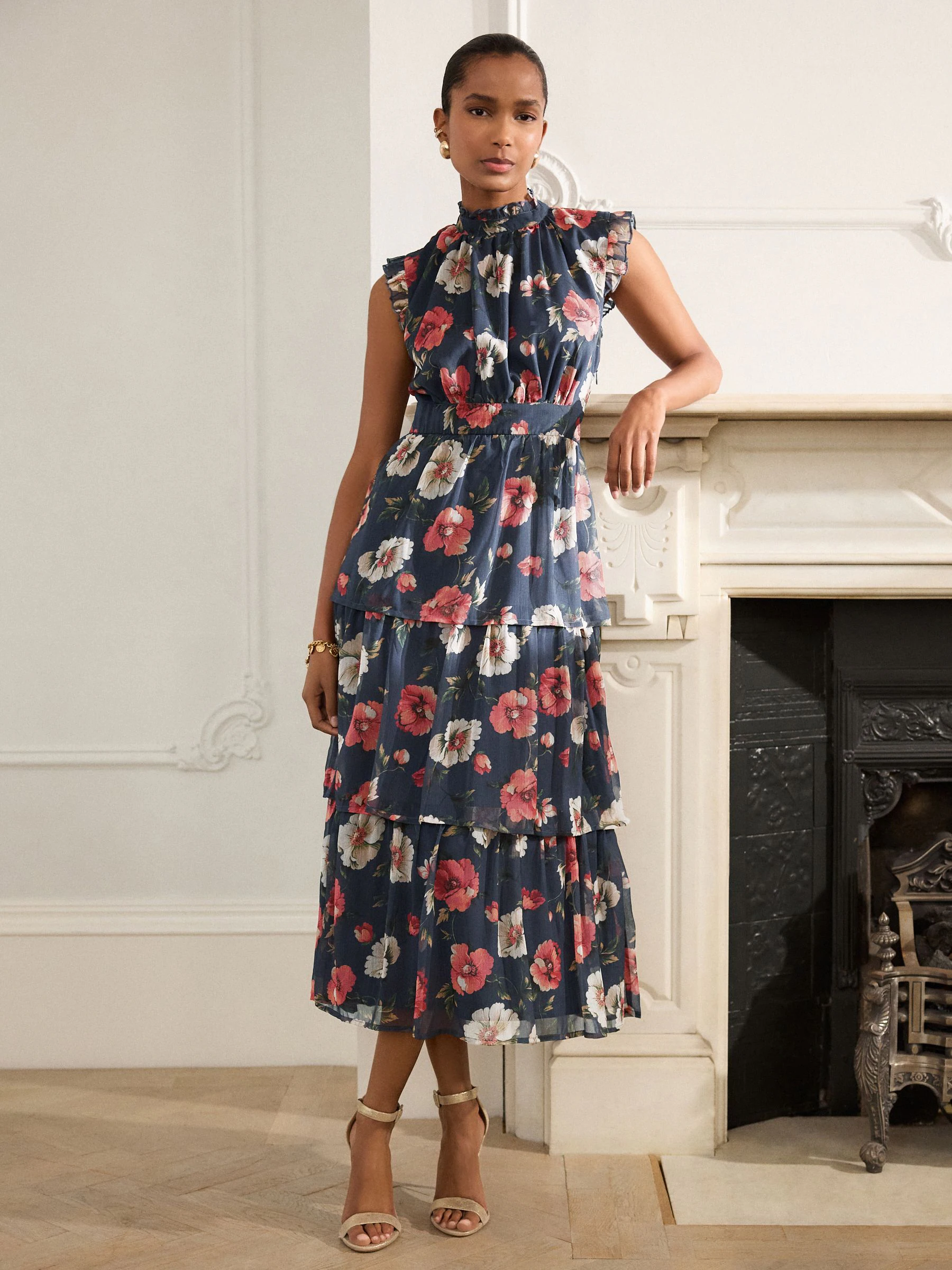 Marineblauw met bloemenprint - Gedrukte Maxi-jurk met hoge hals en tierlantijntjes