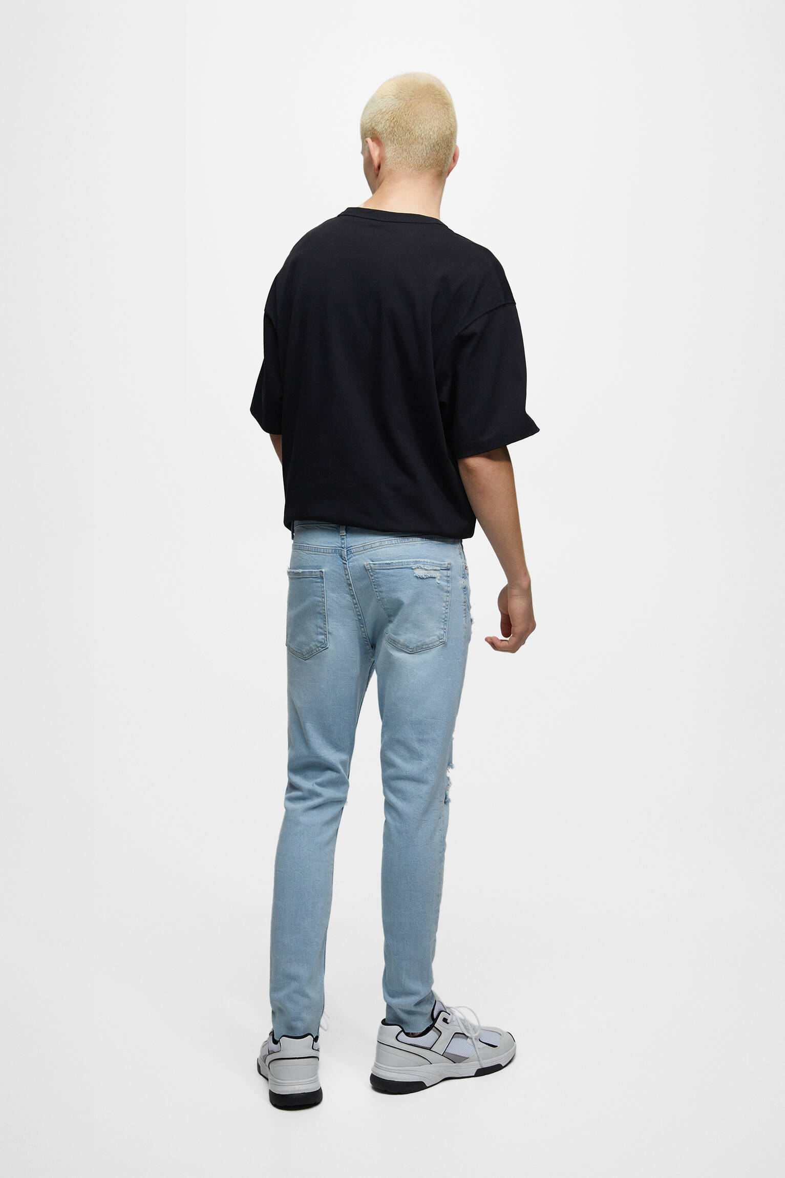 Calça jeans skinny com detalhes rasgados - azul claro