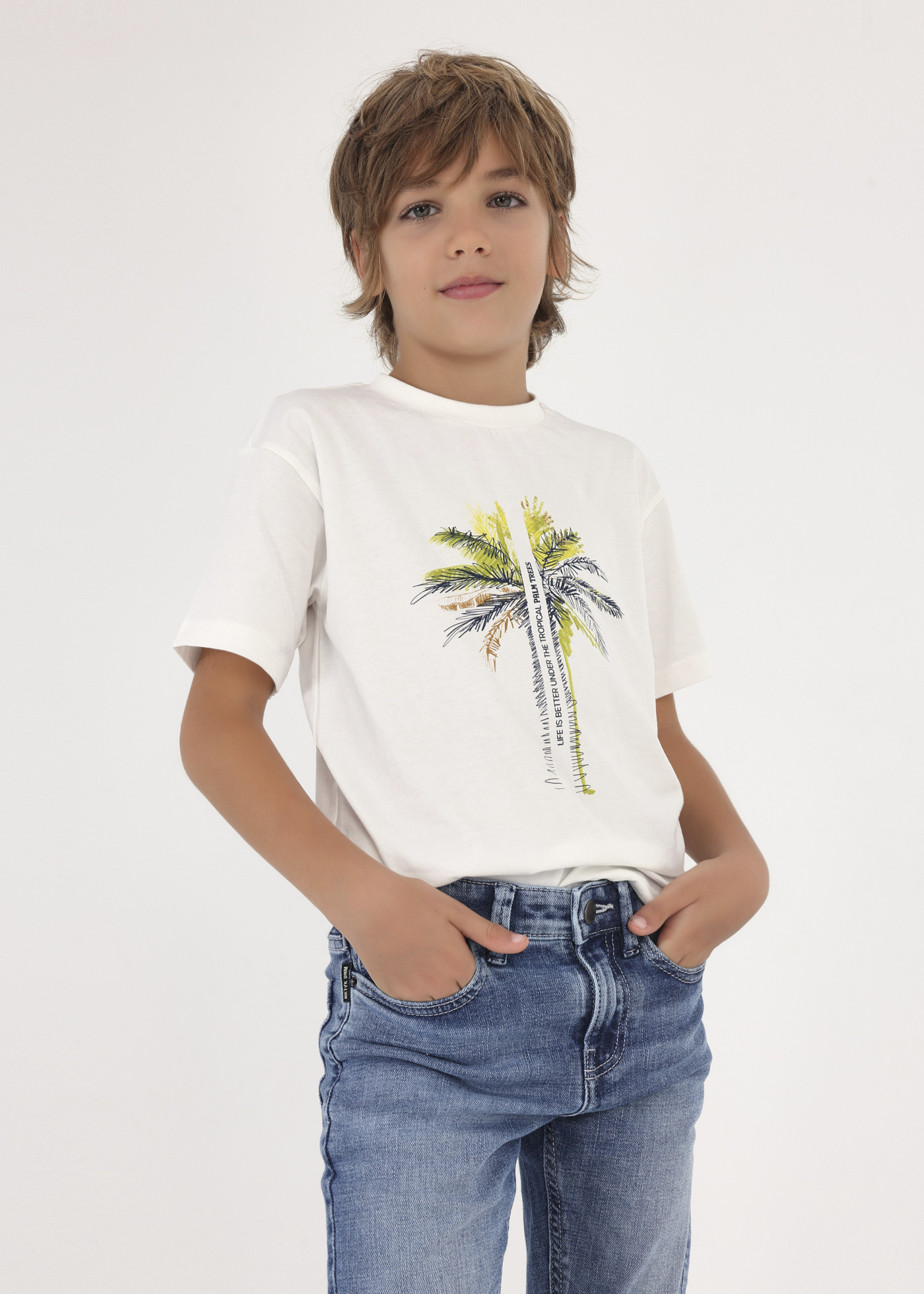 Calça jeans regular de algodão sustentável para meninos