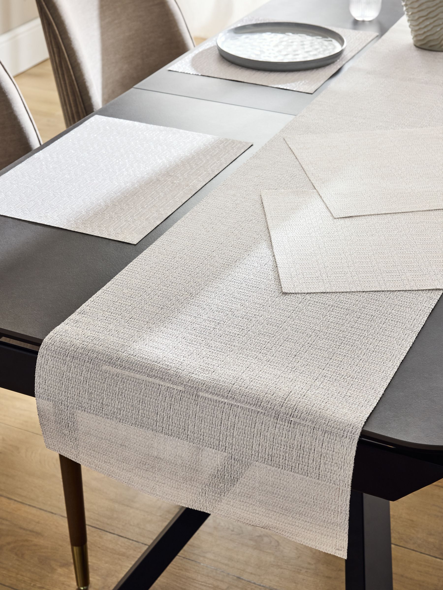 Set of 5 Wipe Clean Placemats and Runners Set