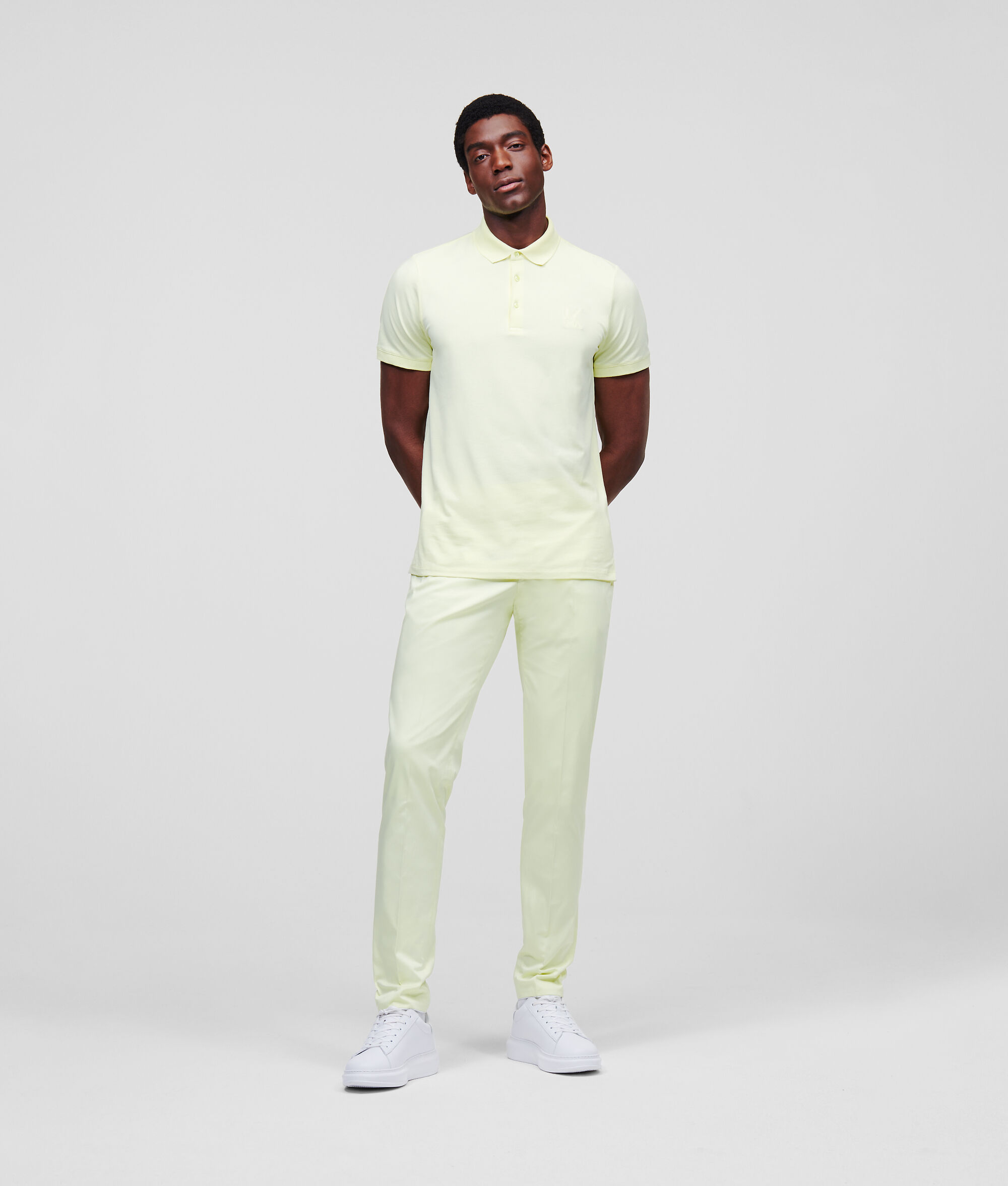 Polo à logo ton sur ton