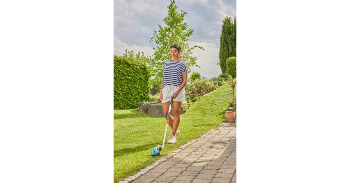 GARDENAAccugrasschaar ComfortCut Li Set  (Turquoise/zwart, Incl. Li-Ion-Accu 3,0Ah, wielen en een telescopische steel)