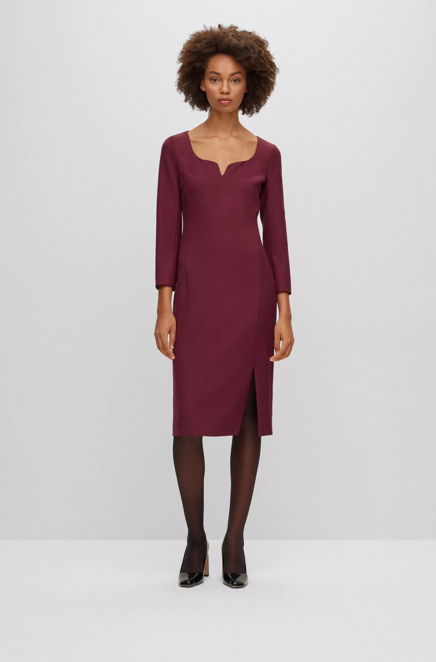 Vestido preto de alfaiataria BOSS com decote em V.