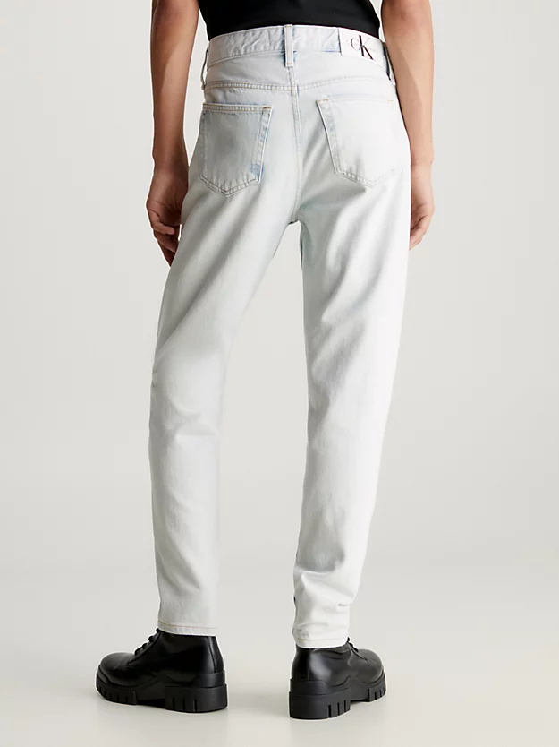 Calça jeans afunilada
