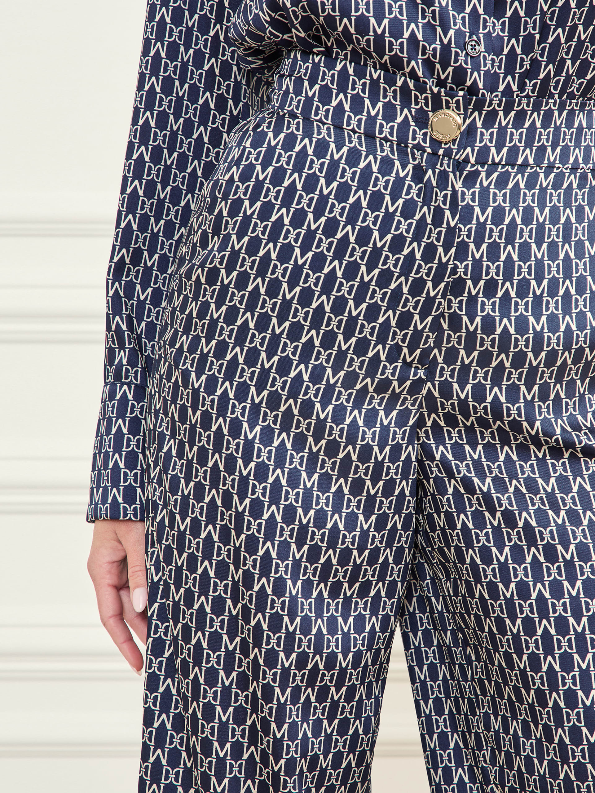 Nova calça com monograma