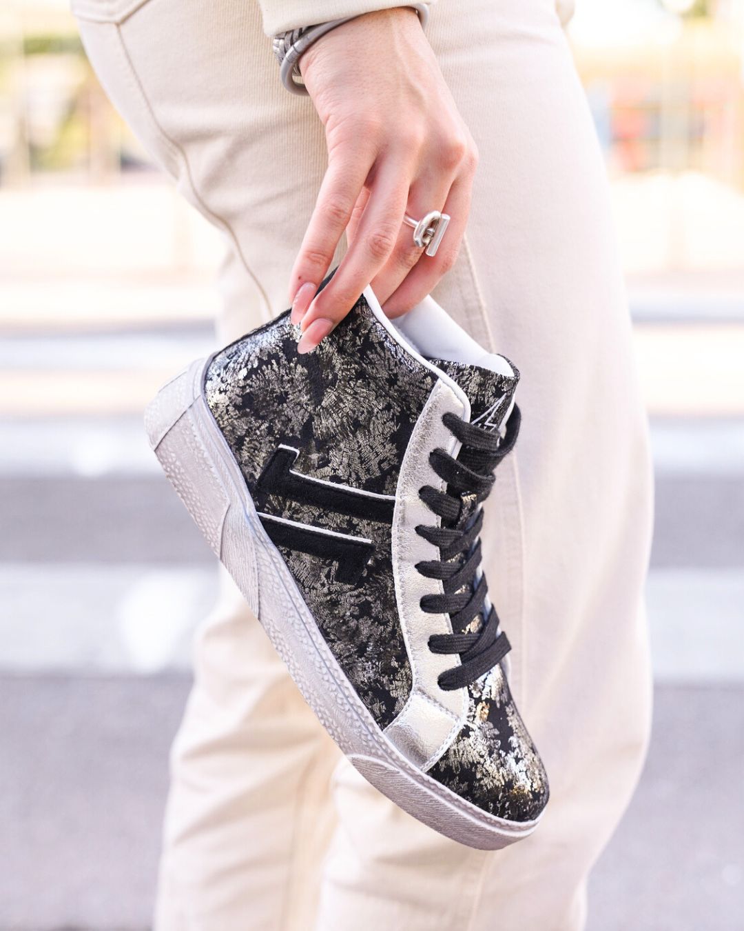 Basket femme montante noire - CL71 MOTIF