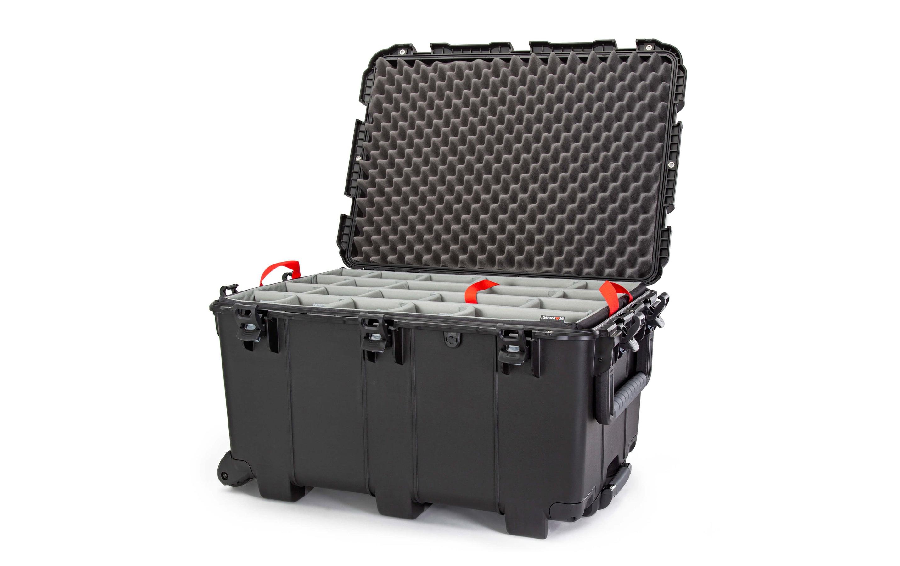 Kunststoffkoffer 975 - mit Trennwand Schwarz<br>Leichter, wasserdichter und robuster Hartschalenkoffer mit Trennwand