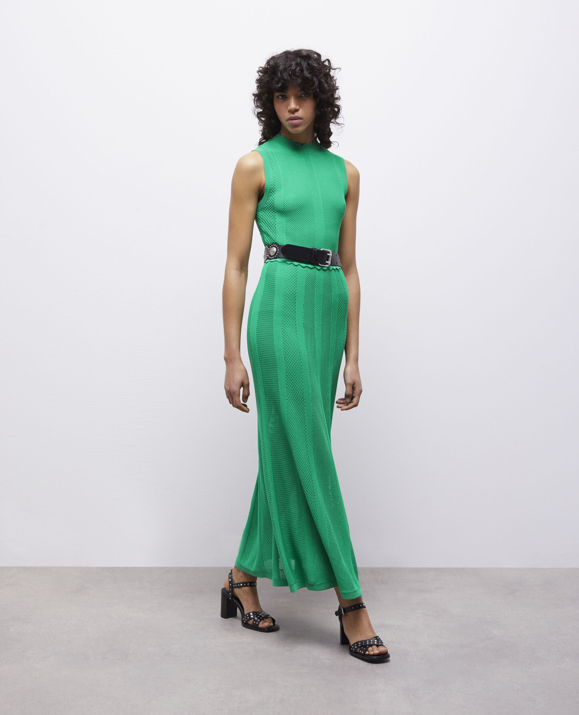 Robe longue verte en maille ajourée
