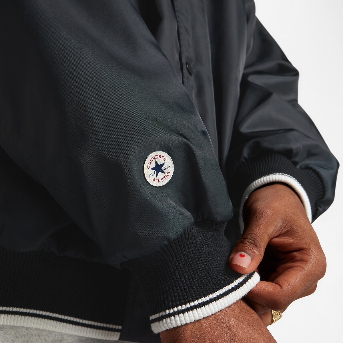 CONVERSE<br>Bomberjasje Varsity Retro Chuck
