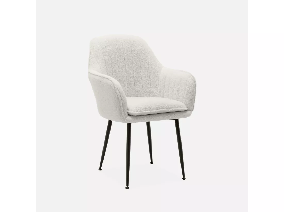 Fauteuil en bouclette et pieds en métal noir mat. Shella L 57x P 59 x H 84.5