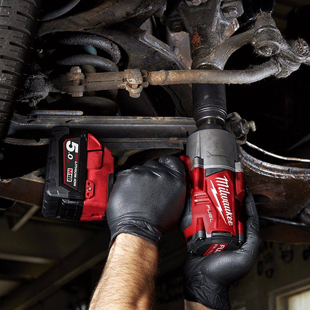 MILWAUKEE 18V FUEL™ 2x5.0Ah 1/2" High Torque Impact Wrench Kit M18FHIWF12-502C