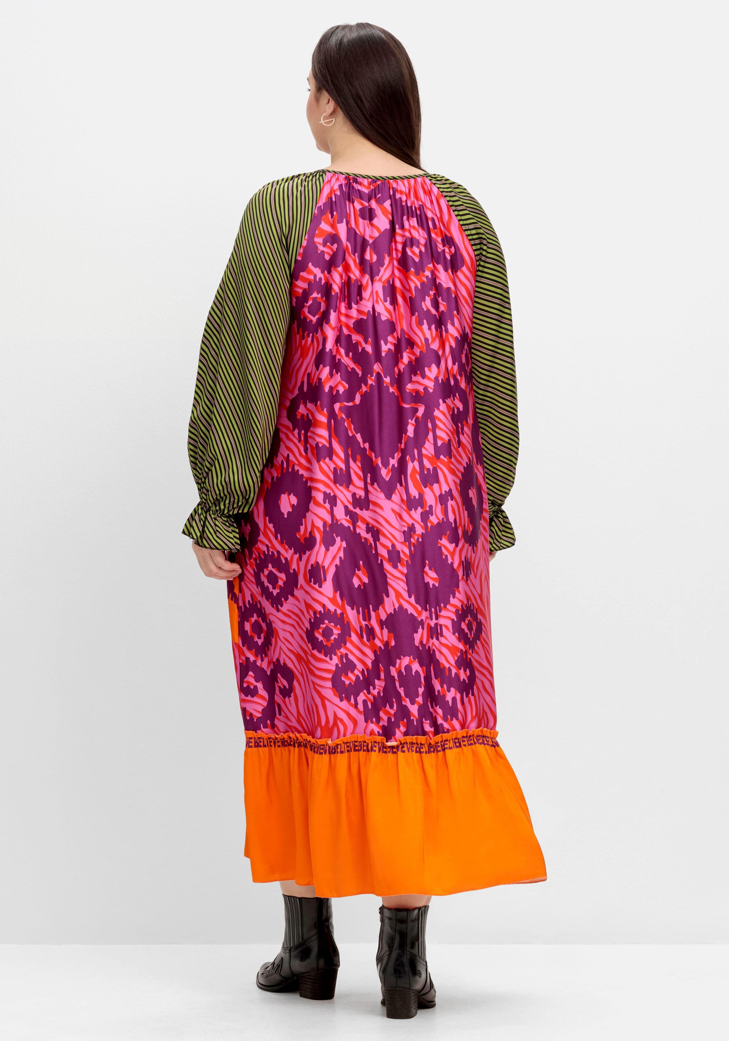 Maxikleid mit Alloverdruck und Volant am Saum