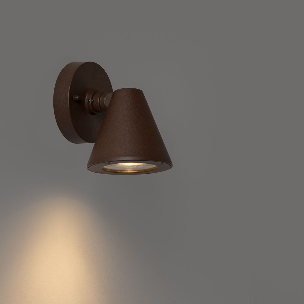Moderne buiten wandlamp roestbruin IP44 verstelbaar - Ciara