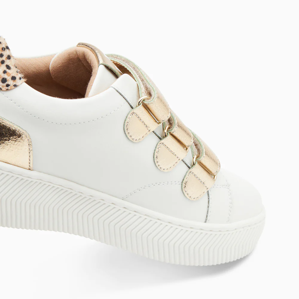 Sneakers-Baskets éclair Oxanna blanches à scratchs or