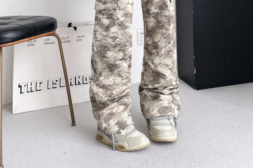Porstina - Mid Rise Camo Print Cargobroek met Wijde Pijpen