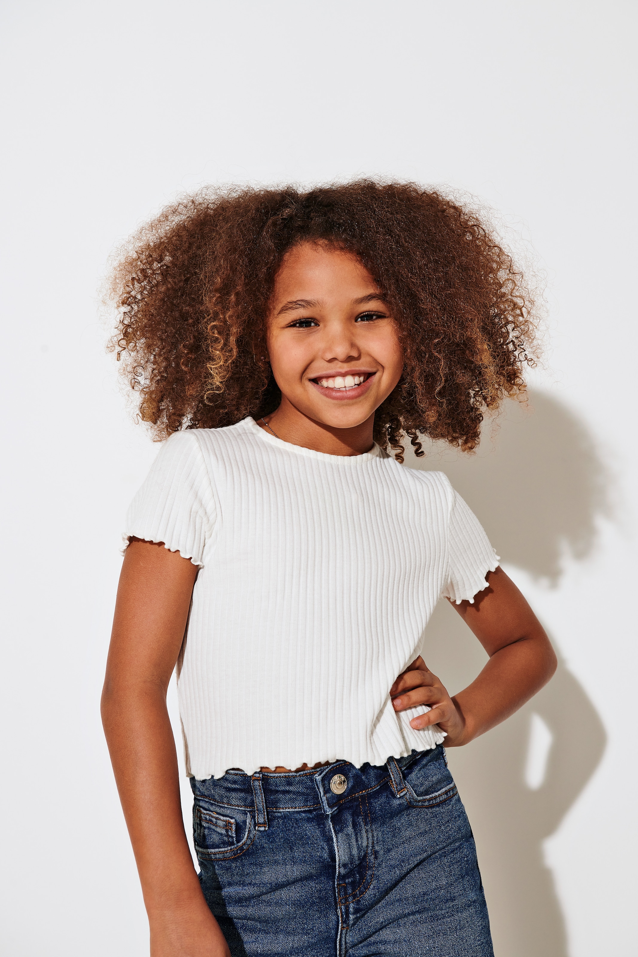KIDS ONLY T-Shirt »KONNELLA S/S O-NECK TOP«, in verkürzter Länge und mit tollen Wellen-Säumen