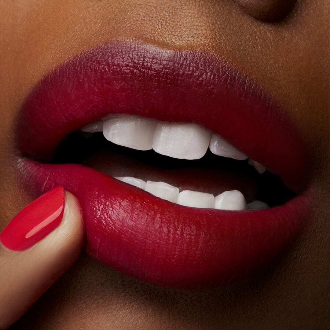 MAC  LOVE ME LIPSTICK