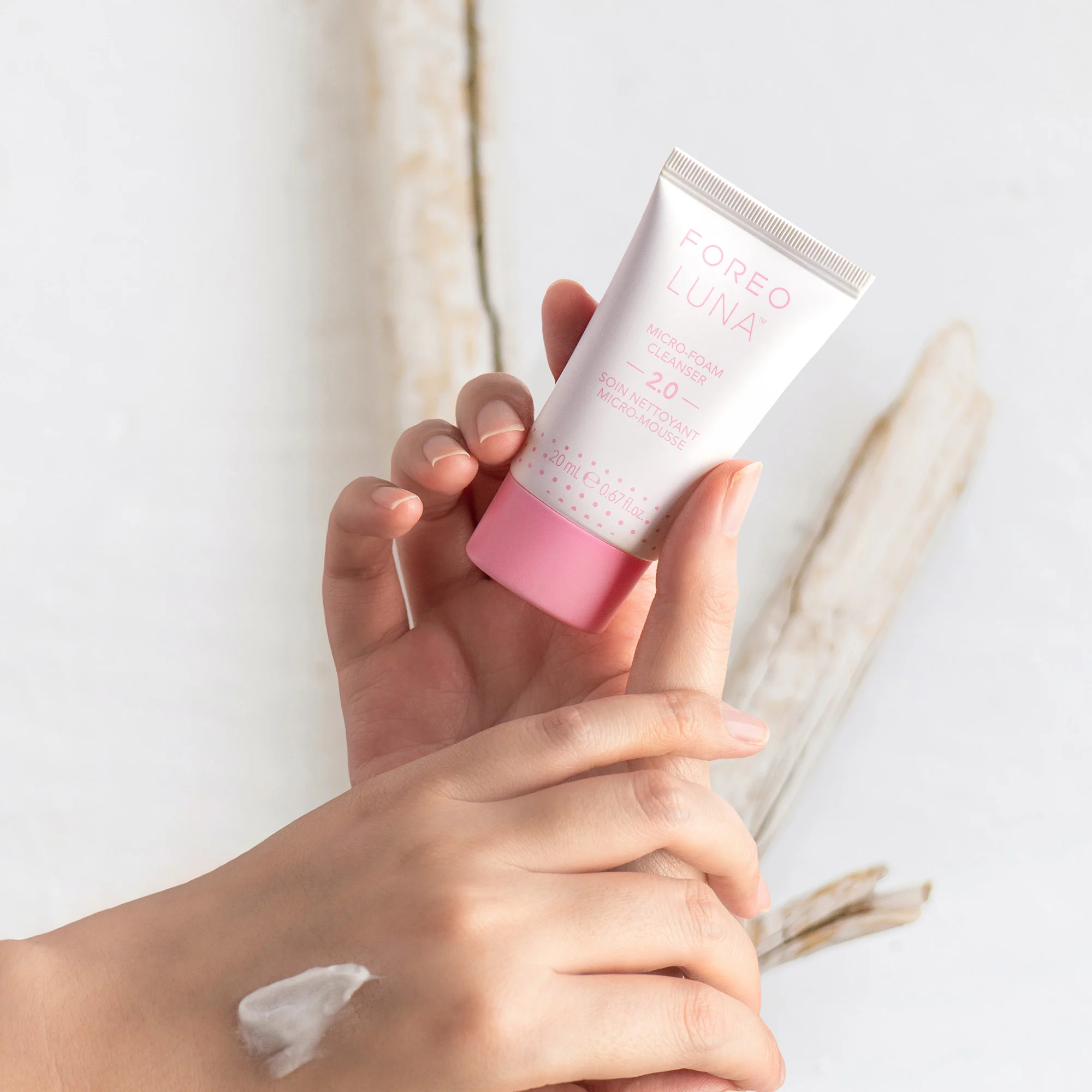 LUNA(TM) Micro-Foam Cleanser 2.0 |