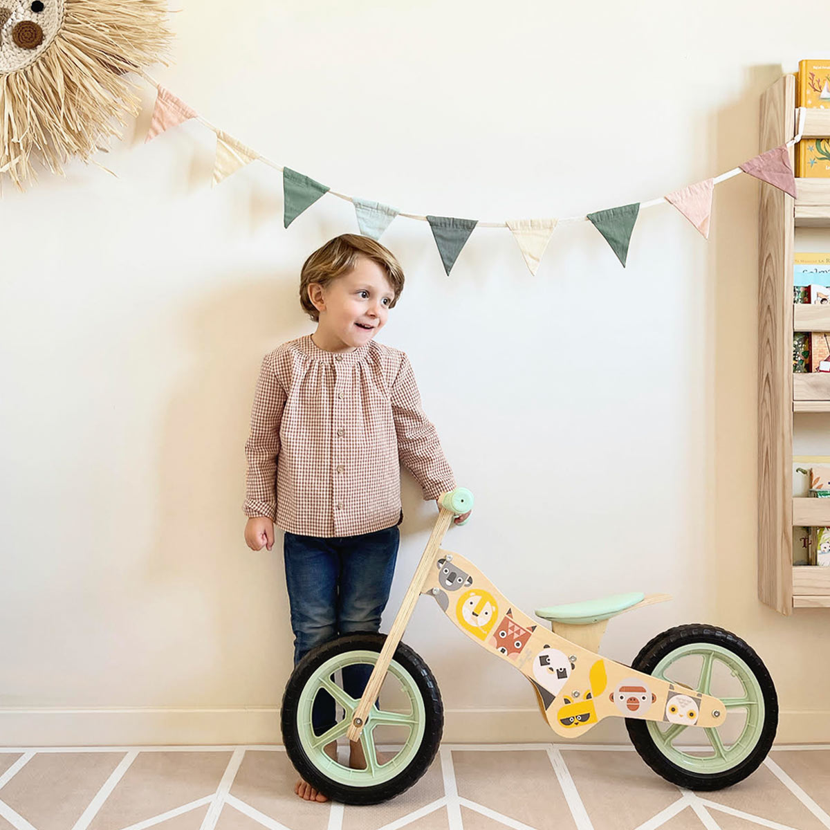 Bicicleta de madeira Beeloom sem pedais com assento ajustável