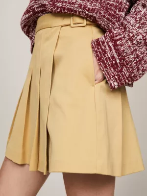 Minissaia chino plissada com cinto e modelagem flare