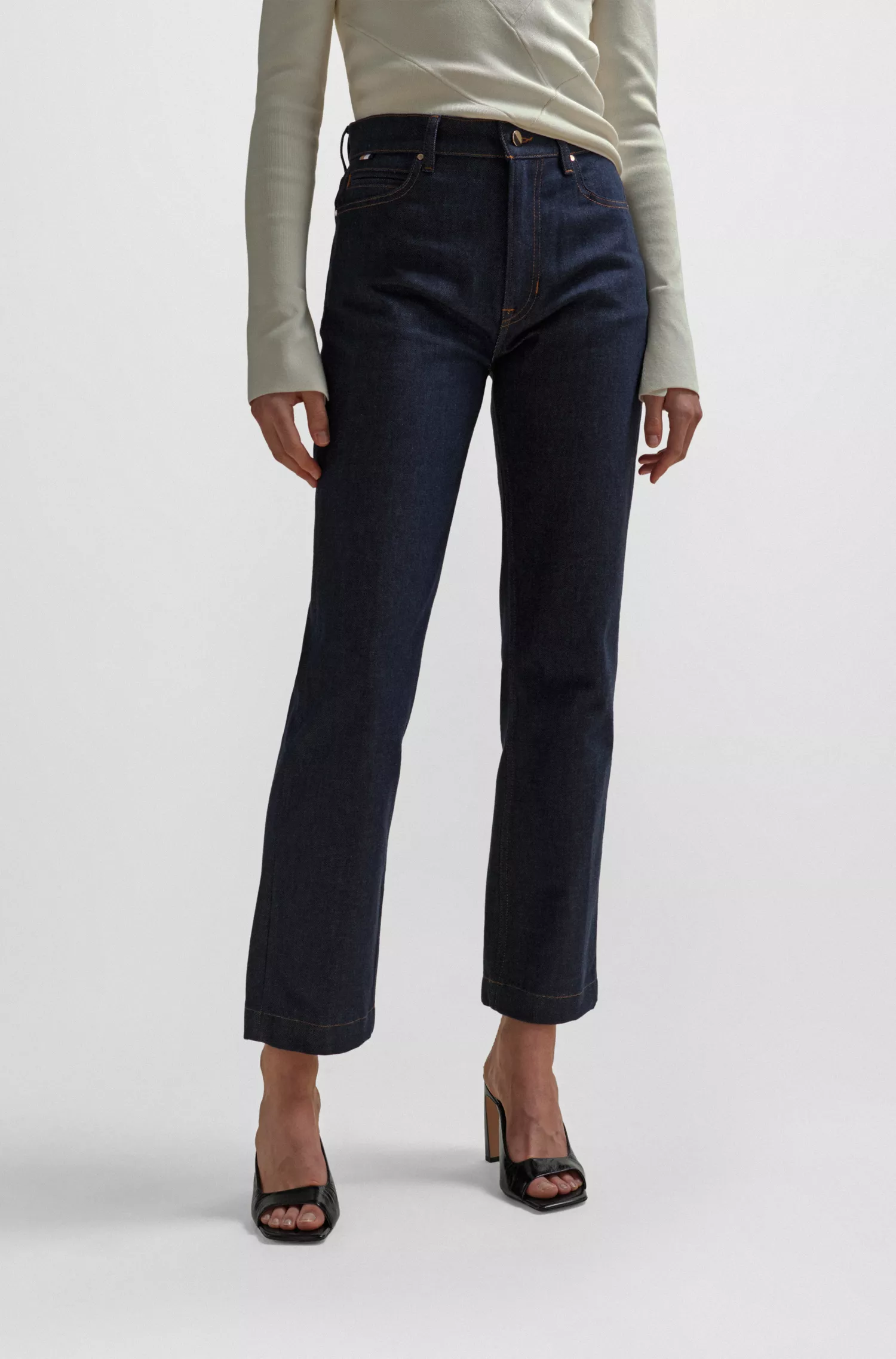 Calça jeans BOSS preta, corte slim, em denim azul-marinho confortável e elástico.