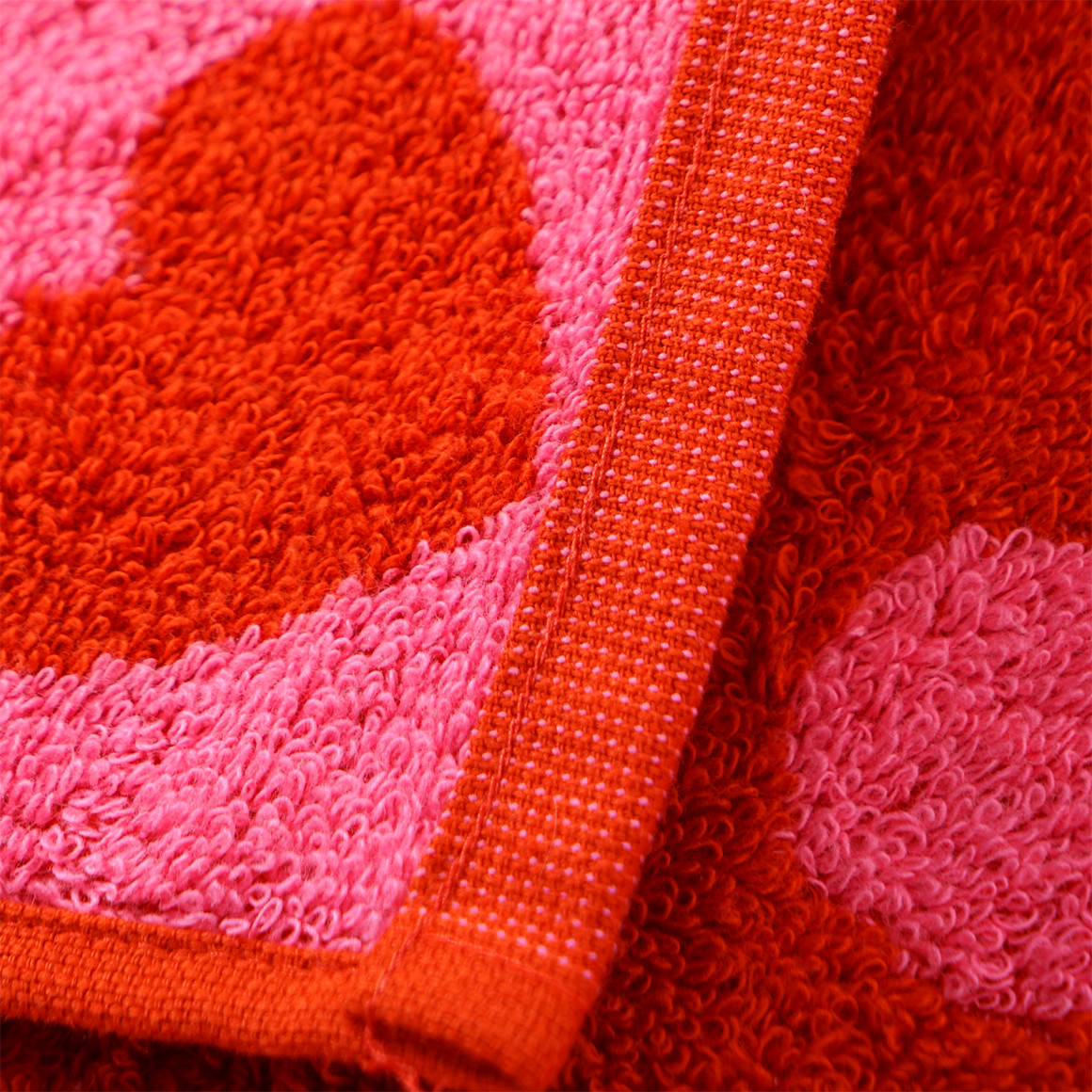 Famy Badetuch mit Herz-Allover rot